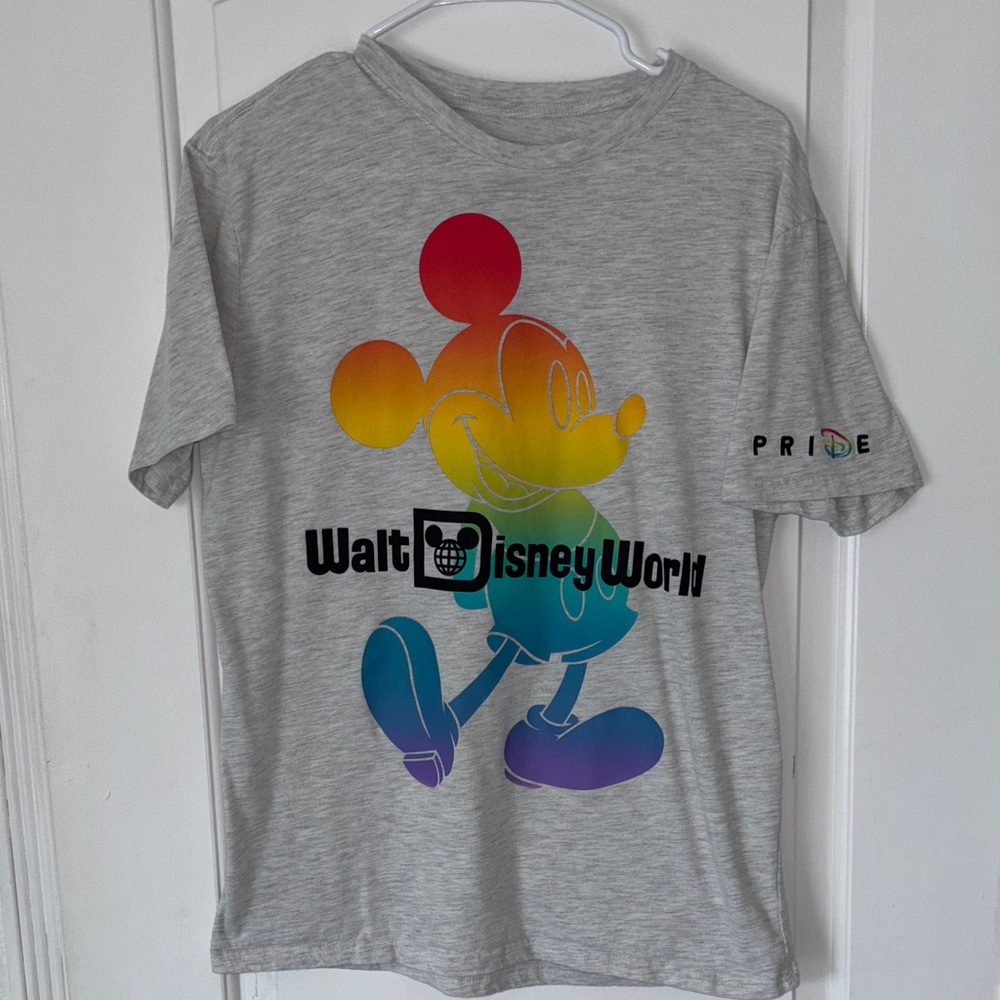 Pride WDW Disney rainbow Mickey Mouse tee t shirt world parks M